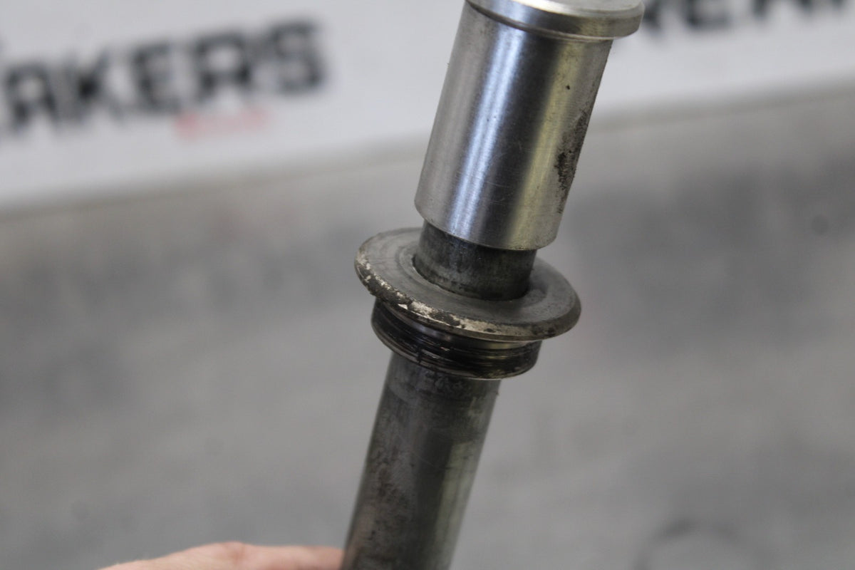 04-05 KAWASAKI NINJA ZX10R FRONT WHEEL RIM AXLE PIVOT BOLT BB931