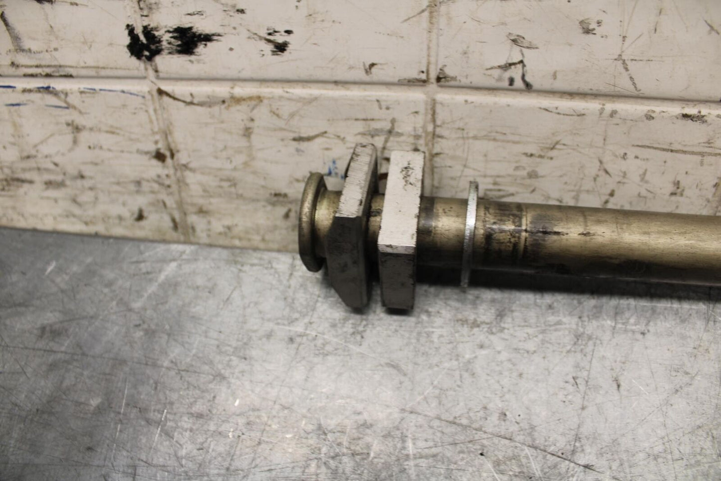 2009 Kawasaki Ninja ZX6R ZX600R REAR AXLE BACK WHEEL RIM PIVOT BOLT AXEL BB548