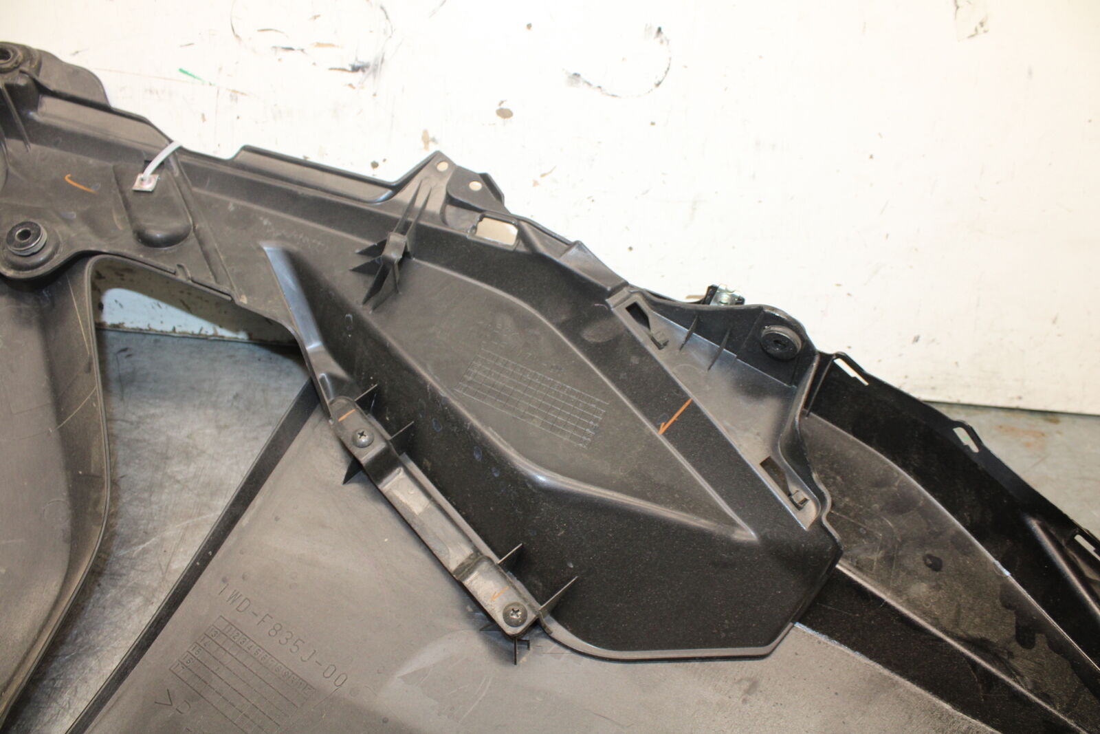15-17 YAMAHA YZF R3 LEFT LOWER MID UPPER SIDE FAIRING COWL BB526