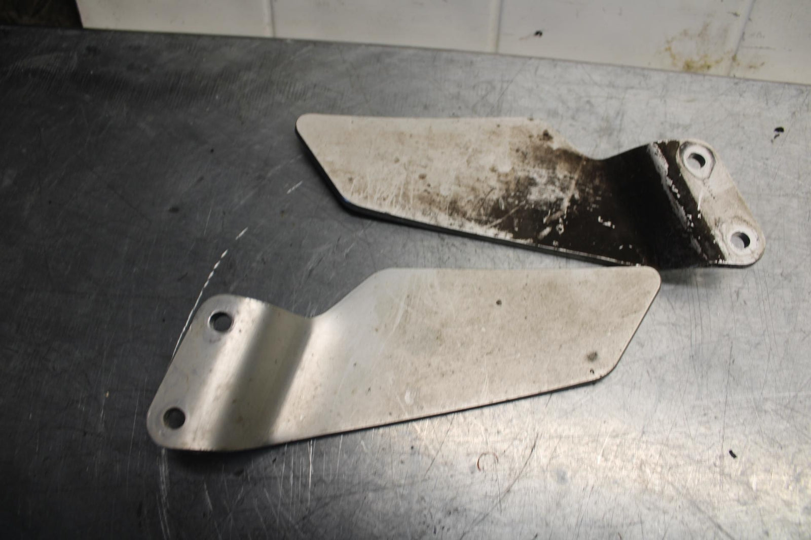 89-90 YAMAHA FZR600 LEFT RIGHT REARSET REAR SET HEEL GUARD COVER  BB76