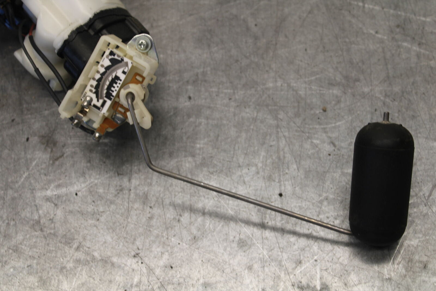 06-07 SUZUKI GSXR 600 FUEL PUMP GAS PETROL SENDER UNIT BB694