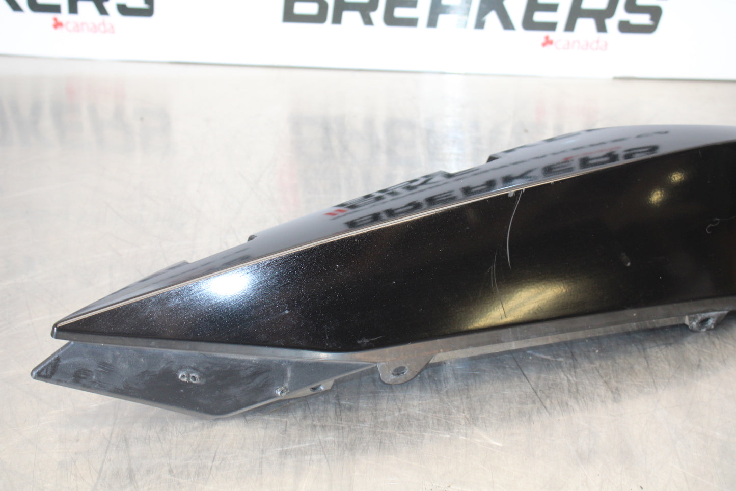 09-15 YAMAHA FZ6R RIGHT REAR BACK TAIL FAIRING COWL SHROUD BB161