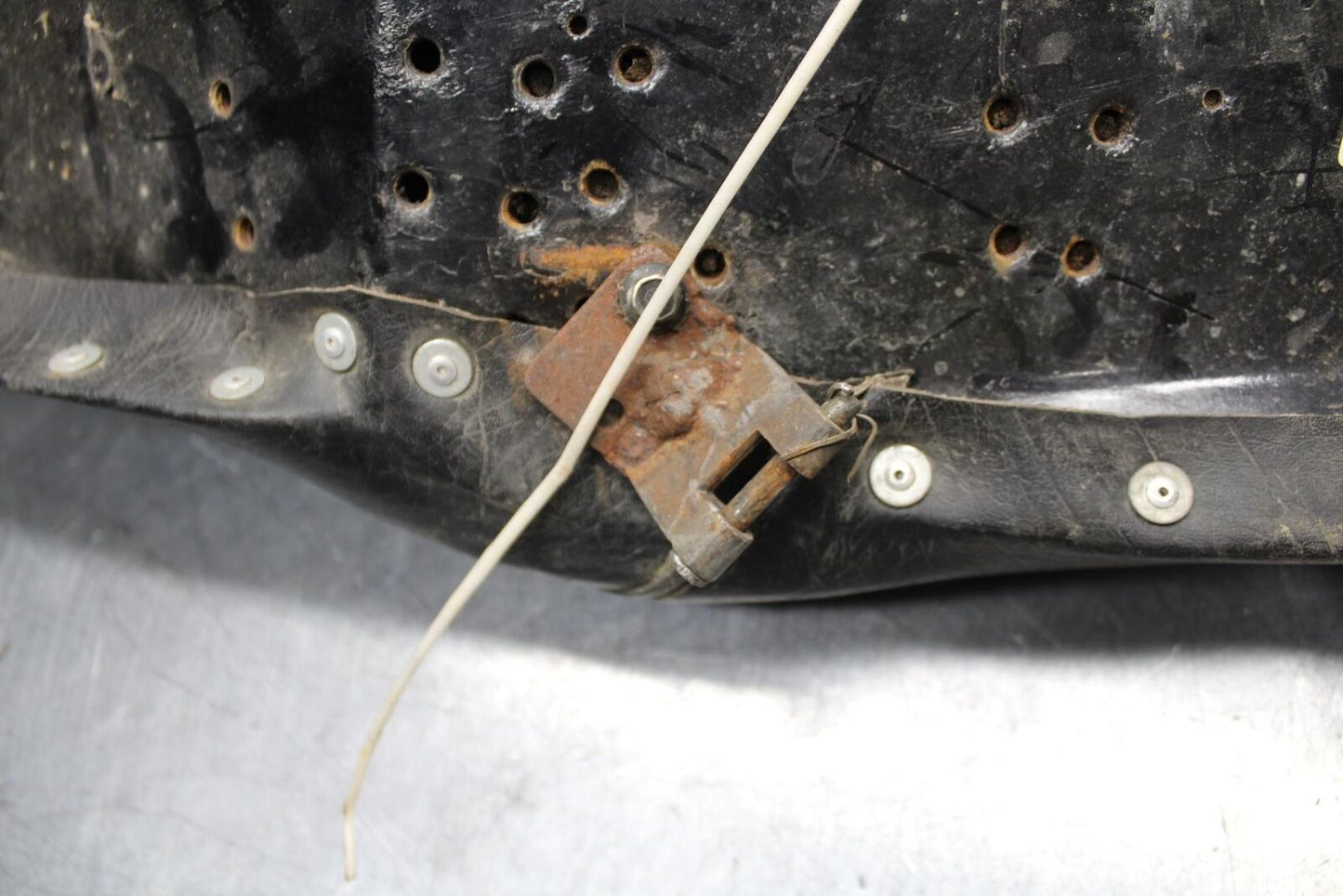 75 SUZUKI GT 550 FRONT REAR SEAT SADDLE BB72 