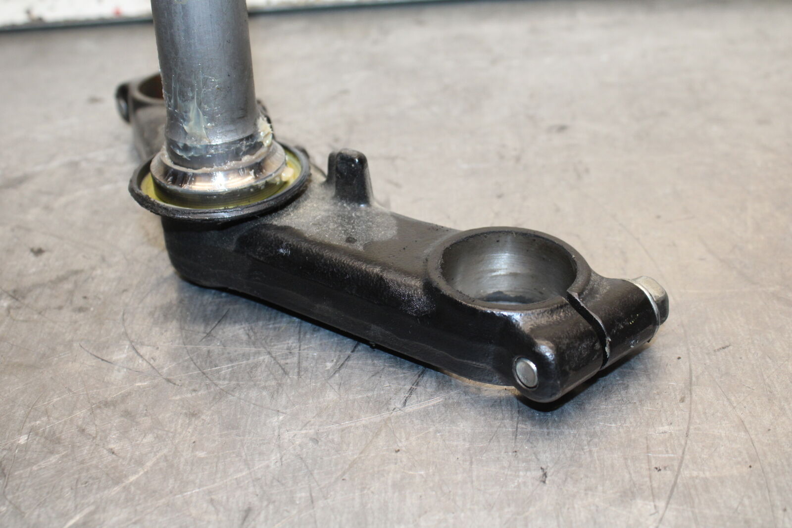 15-16 HONDA CB300F FRONT FORKS CLAMP LOWER TRIPLE TREE STEM BB740