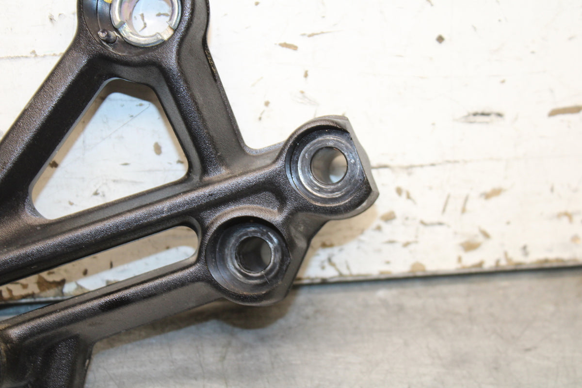 17-24 KTM 390 DUKE RIGHT REARSET REAR SET DRIVER FOOT PEG BRACKET MOUNT BB734