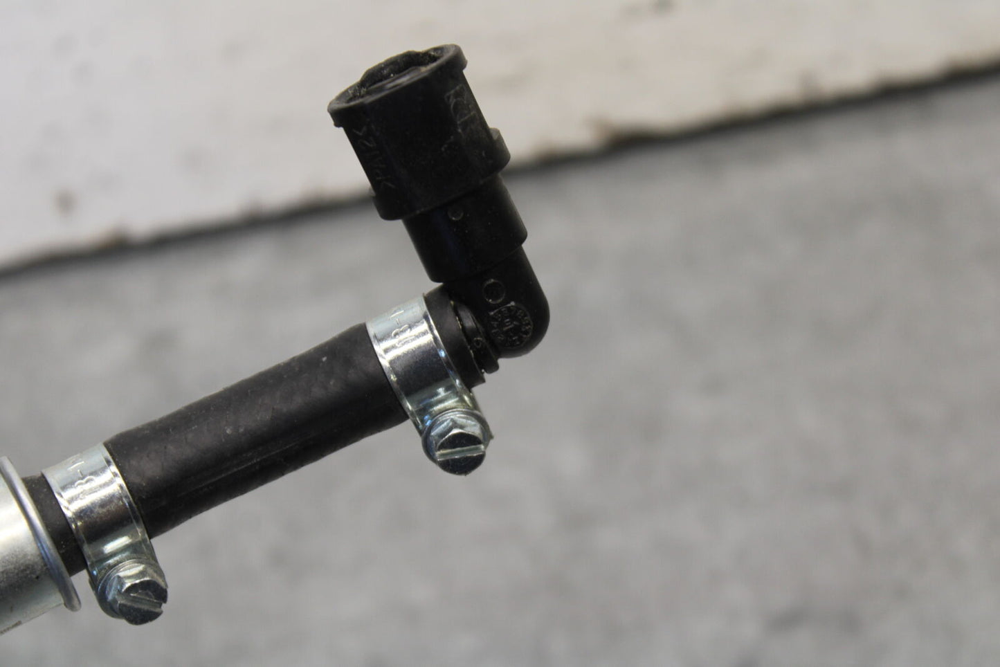 05-06 SUZUKI GSXR1000 FUEL HOSE GAS LINE TUBE PIPE 15810-41G00 BB677