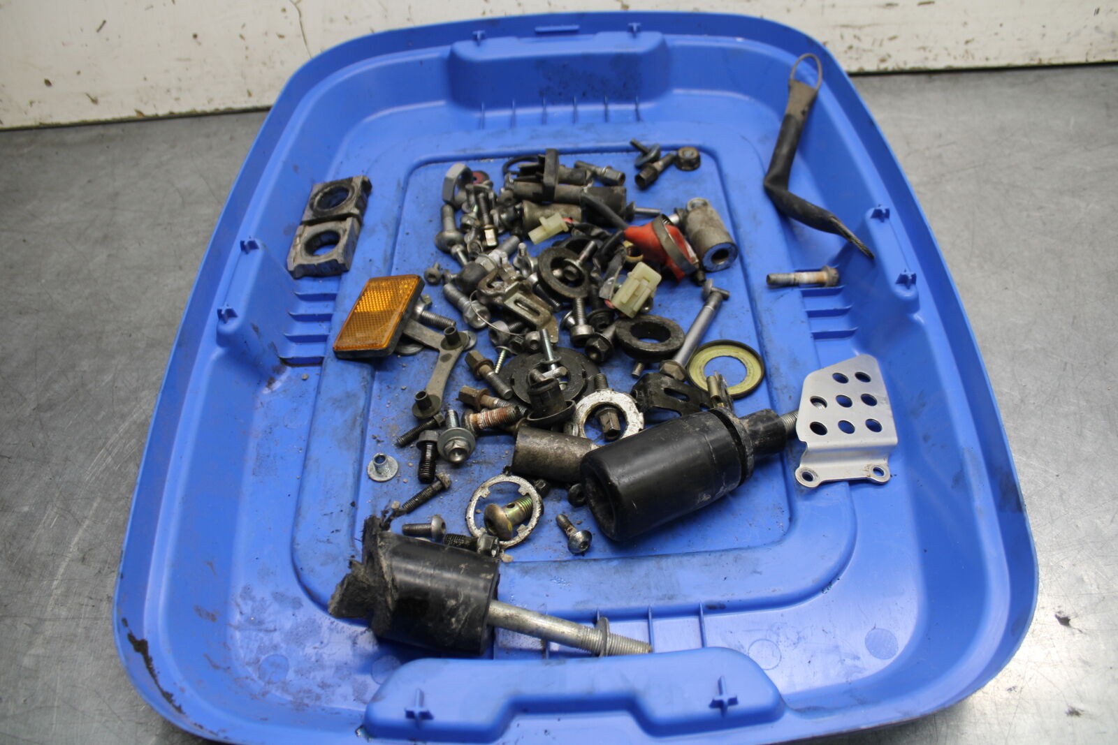 05-06 HONDA CBR600RR MOUNTING BOLTS HARDWARE MOTOR SCREWS BB739