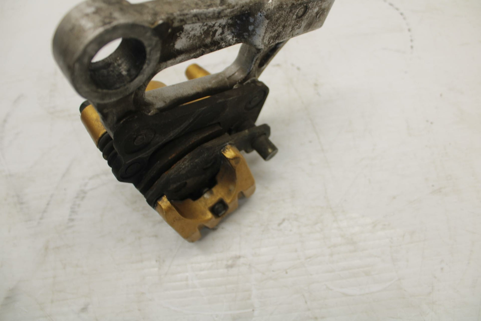 03 KAWASAKI NINJA ZX6RR ZX600K REAR BACK BRAKE CALIPER W MOUNT BRACKET BB264