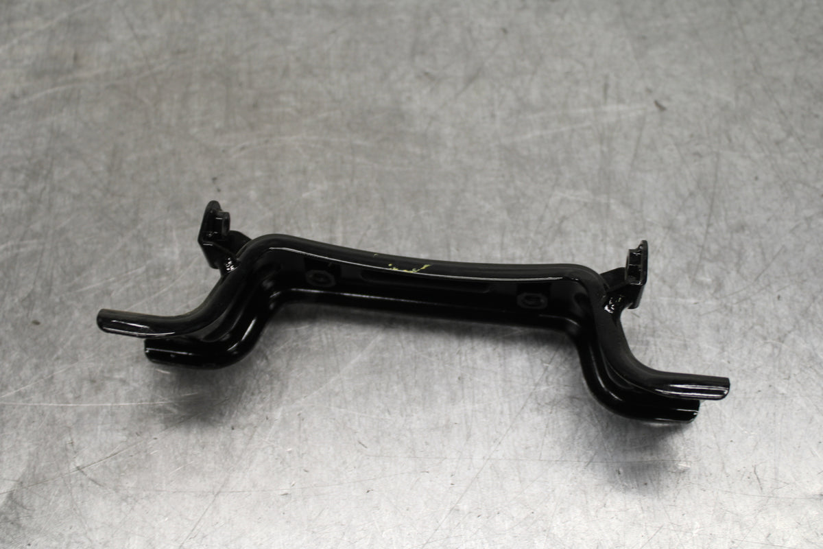 24 KAWASAKI NINJA 500 ABS GAS TANK FUEL CELL PETROL BRACKET MOUNT  BB730