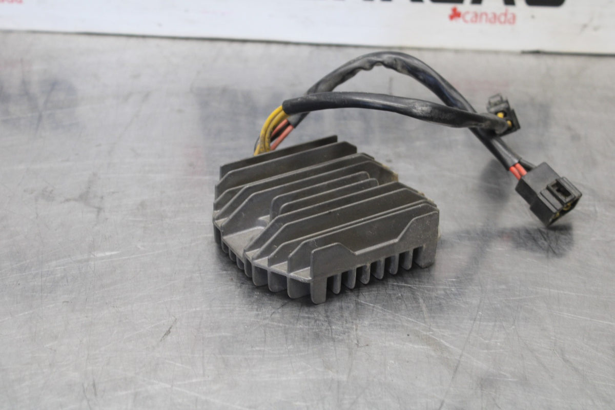 05-08 TRIUMPH SPEED TRIPLE 1050 RECTIFIER VOLTAGE REGULATOR BB933