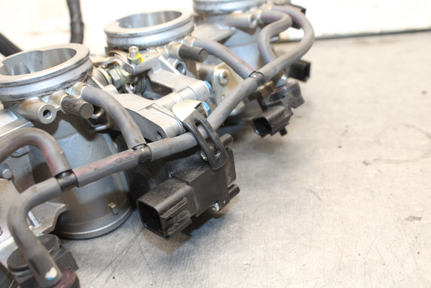 13-18 KAWASAKI NINJA ZX6R MAIN FUEL INJECTORS / THROTTLE BODIES BB682