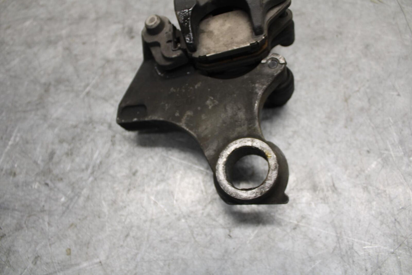2003 Yamaha YZF R6 REAR BACK BRAKE CALIPER W MOUNT BRACKET BB539