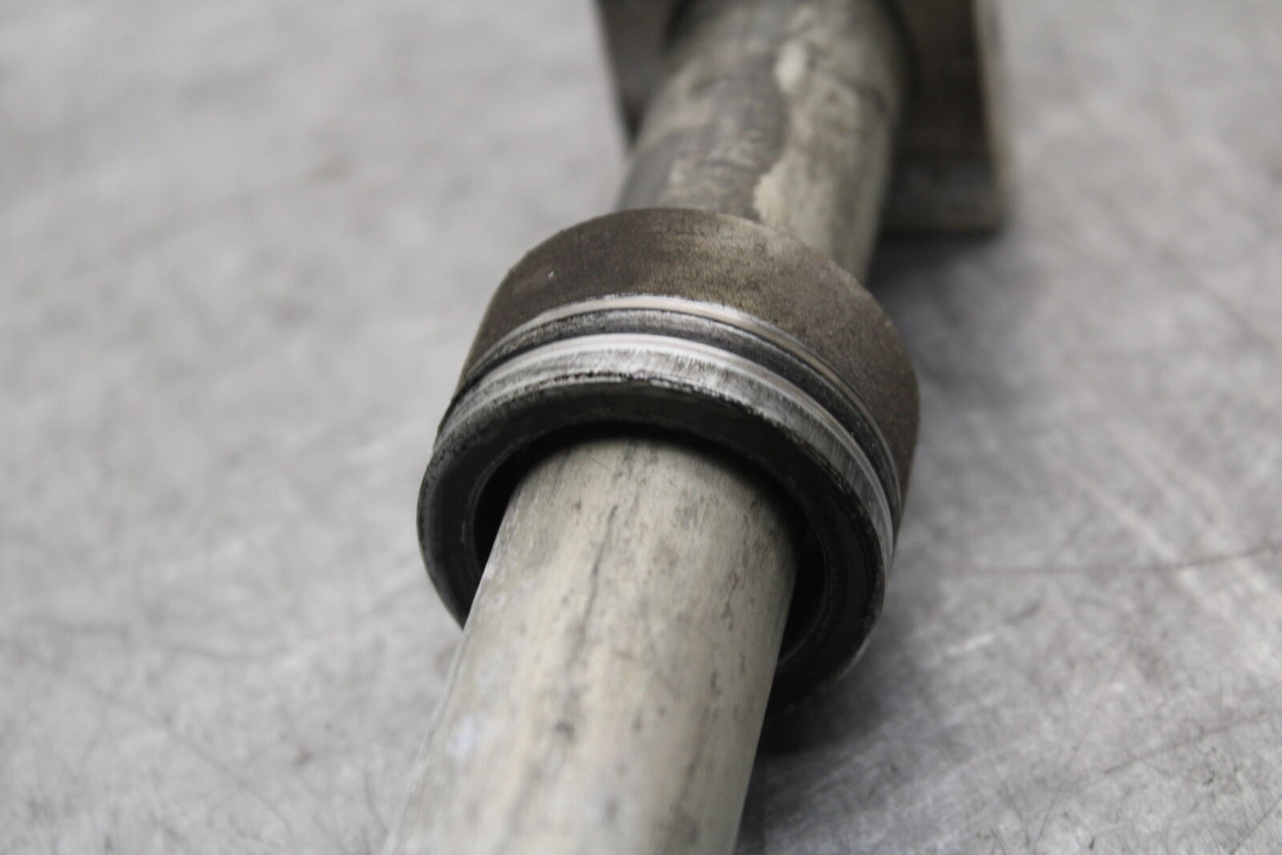 13-18 KAWASAKI NINJA ZX6R REAR AXLE BACK RIM PIVOT BOLT AXEL 41068-0613 BB666