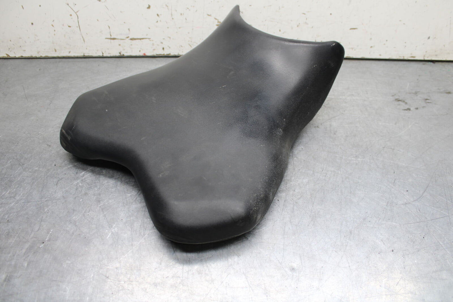 06 YAMAHA YZF R6 FRONT DRIVERS SEAT PAD SADDLE PILLION 2C0-24710-00-00 BB716