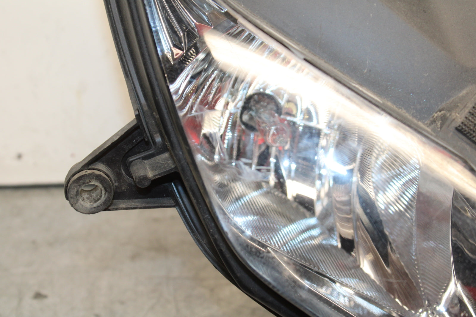 08-10 SUZUKI GSXR 600 FRONT HEADLIGHT HEAD LIGHT LAMP BB753