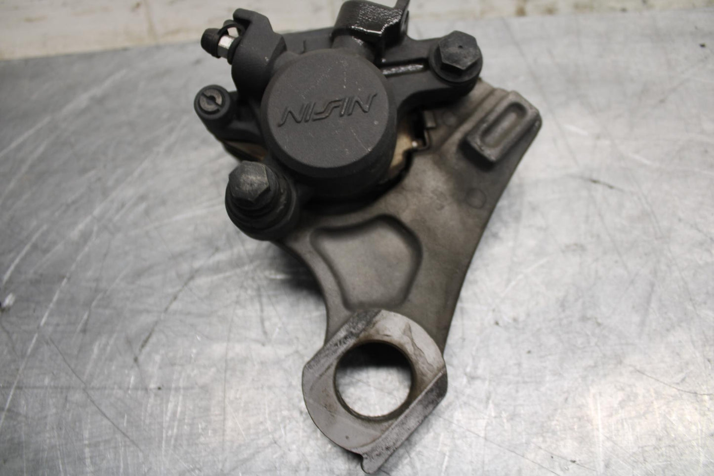07-08 YAMAHA YZF R1 REAR  BRAKE CALIPER W MOUNT BRACKET 5VY-2580W-12-00 BB483