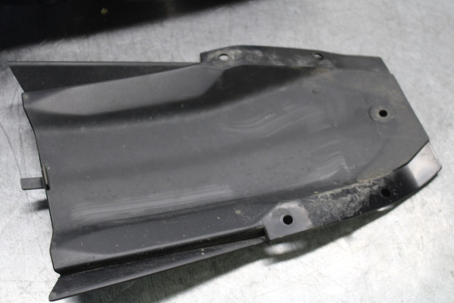 21-24 YAMAHA MT-07 REAR BACK TAIL UNDERTAIL BATTERY TRAY PLASTIC BB662
