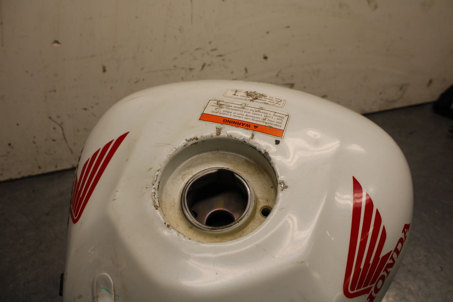 15-16 HONDA CB300F GAS TANK FUEL CELL PETROL RESERVOIR BB740