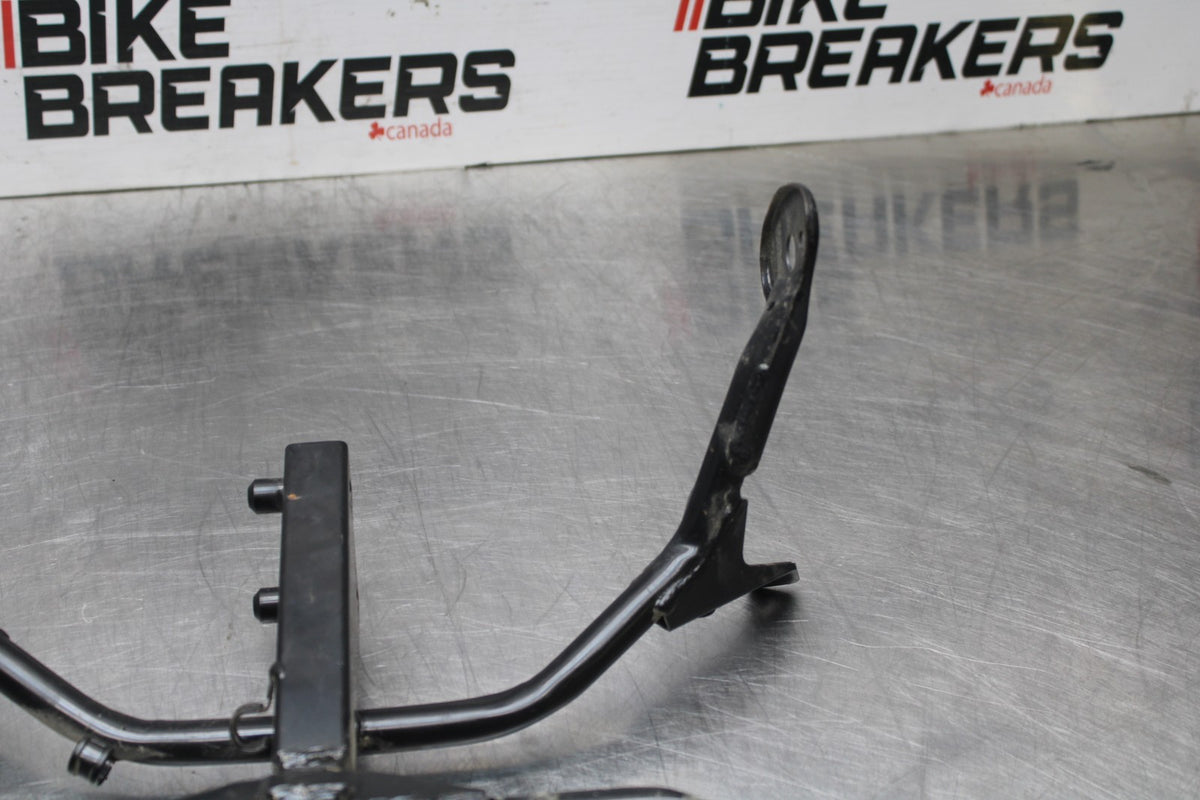 08 HONDA CBR125R UPPER FAIRING MIRROR GAUGES STAY BRACKET BB839