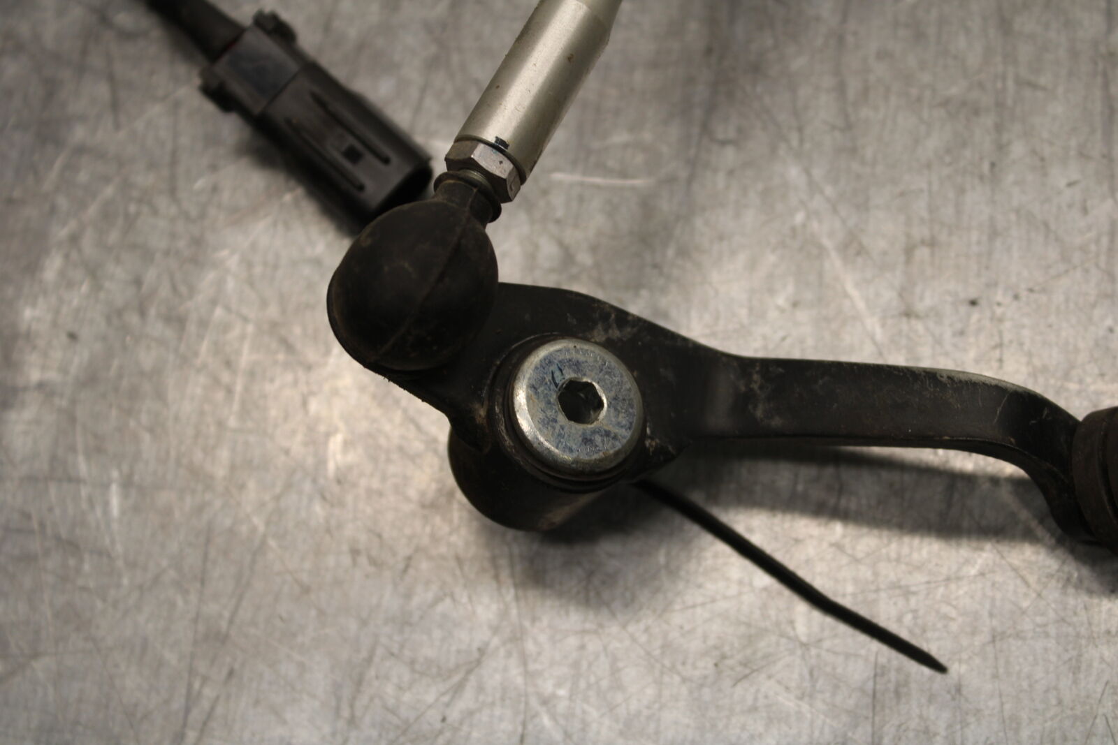 22-24 YAMAHA XSR900 SHIFTER LINKAGE SHIFT LINK PEDAL BB710