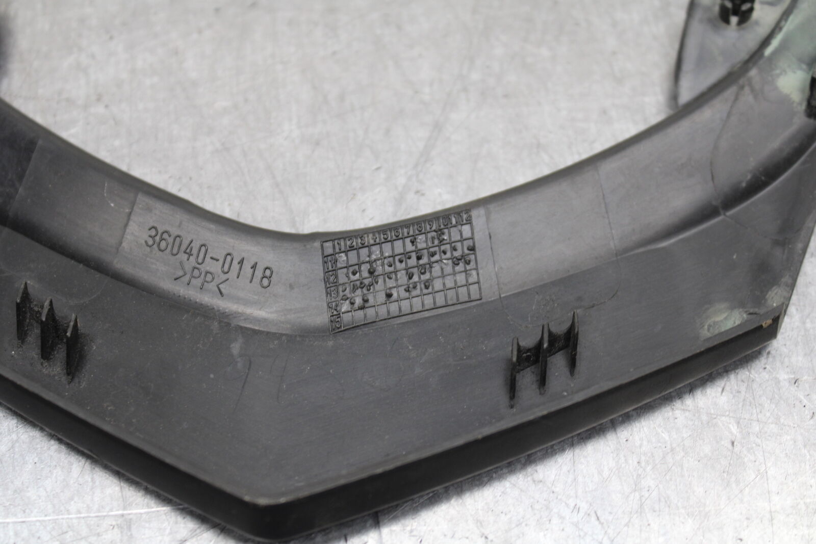 12-17 KAWASAKI ER-6N Z650 CENTER REAR BACK TAIL FAIRING COVER TRIM COWL BB709
