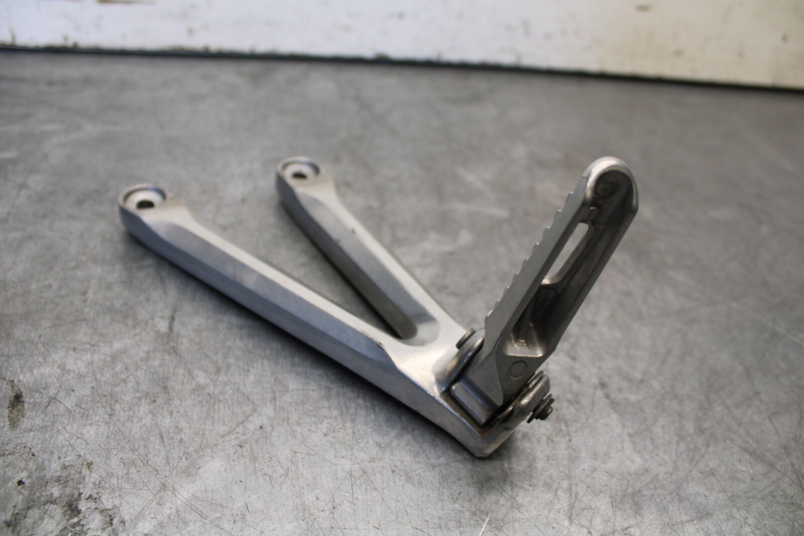 05-06 HONDA CBR600RR LEFT REAR PASSENGER PEG 50730-MEL-305 50730-MEL-D00 BB655 