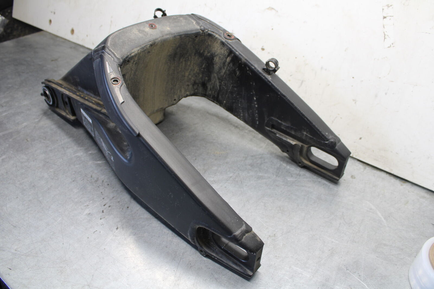 08-16 YAMAHA YZF R6 REAR SWINGARM BACK SWING ARM 13S-22110-00-00 BB665