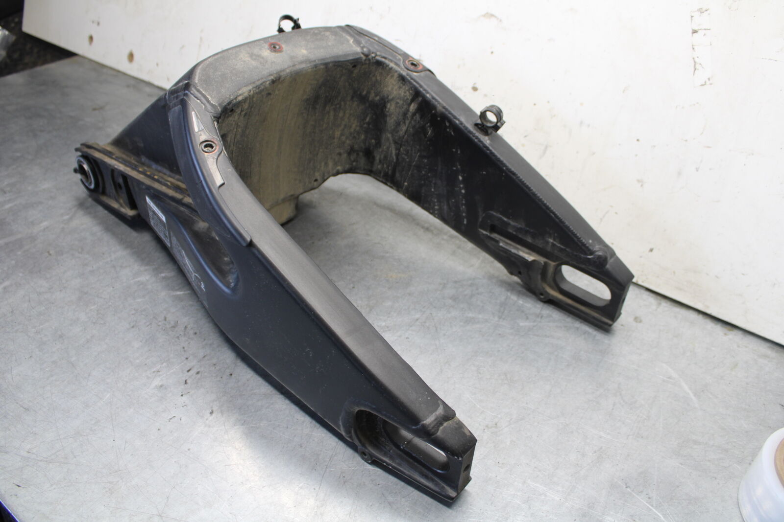 08-16 YAMAHA YZF R6 REAR SWINGARM BACK SWING ARM 13S-22110-00-00 BB665