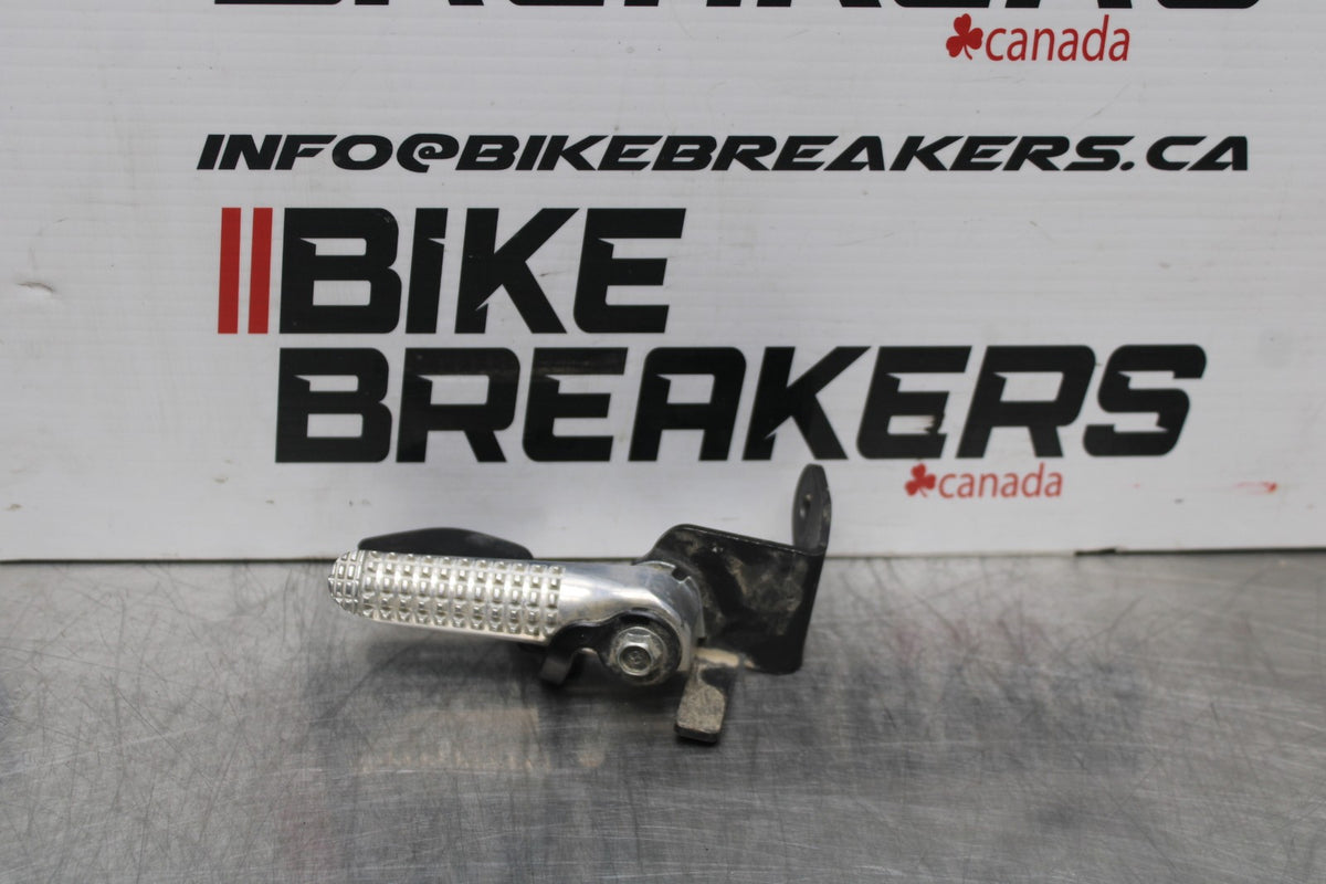 22-25 YAMAHA YZF R7 RIGHT REAR BACK PASSENGER PEG BB769