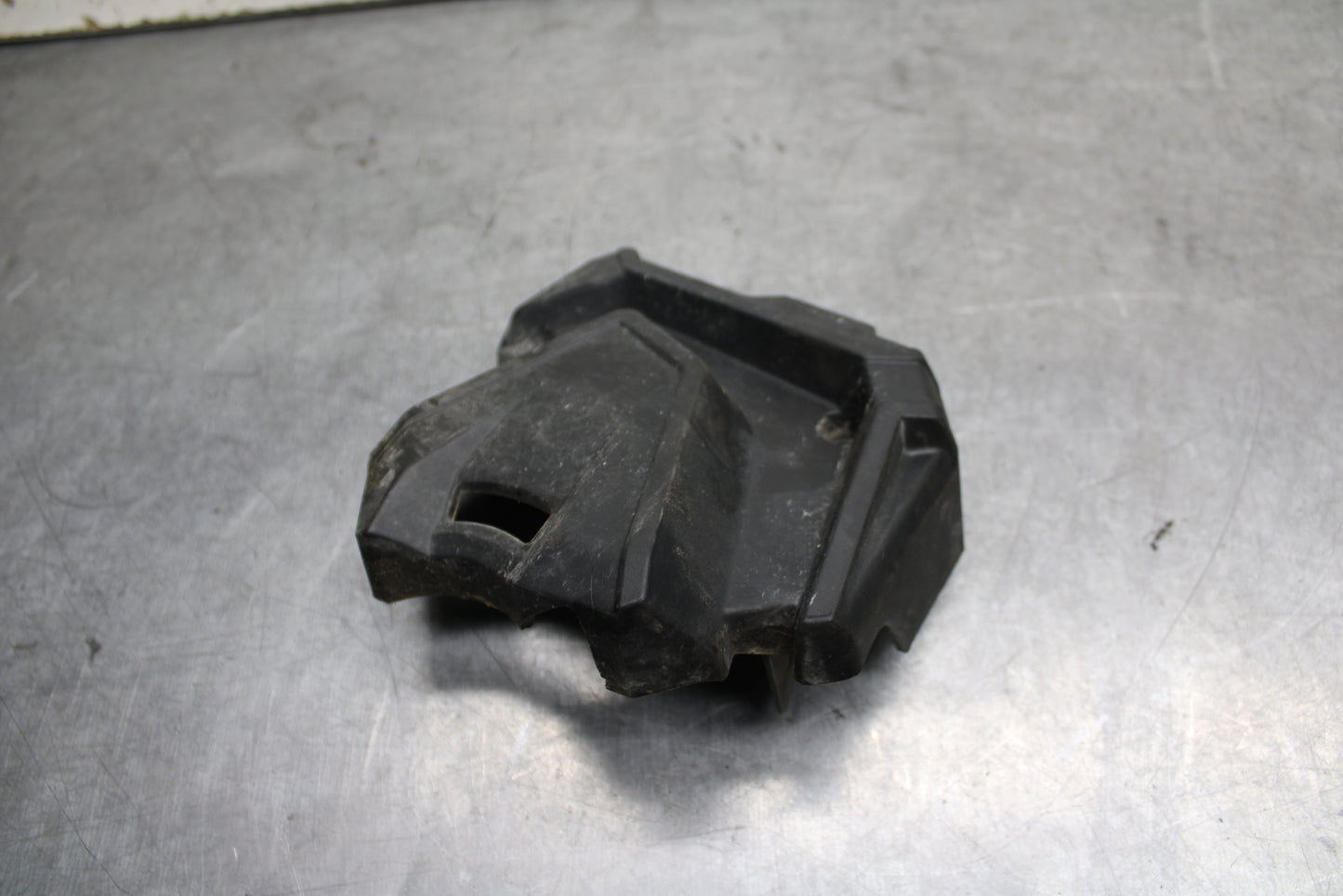 18-24 KAWASAKI NINJA 650 ENGINE SPROCKET COVER BB725