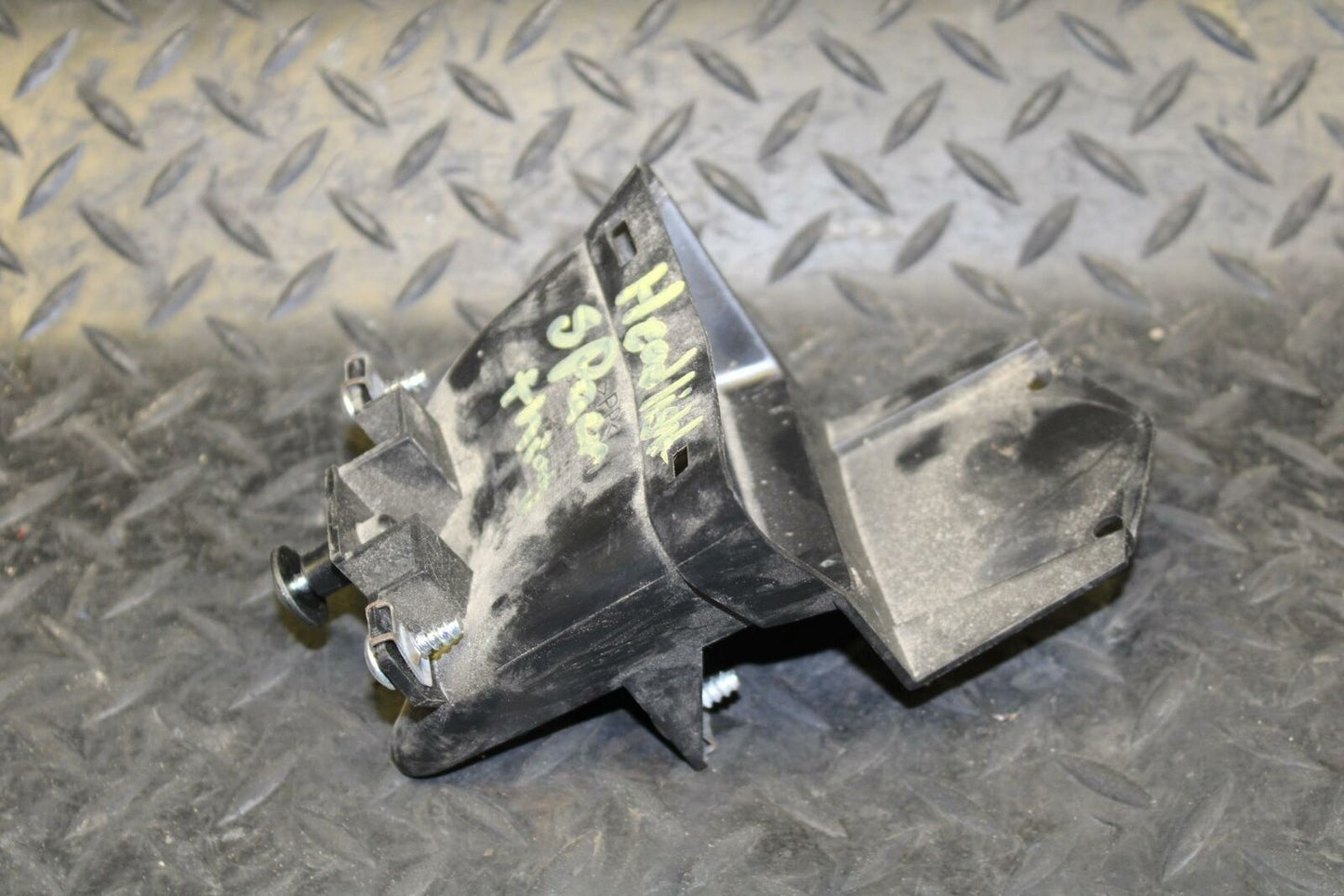 19 YAMAHA YZF R3 RAM AIR INTAKE TUBE DUCT BB177