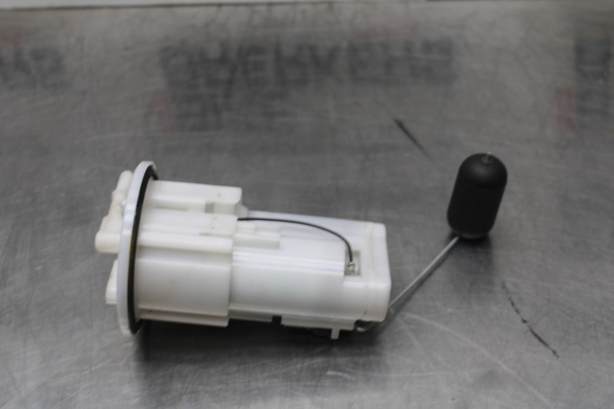16 YAMAHA XSR900 FUEL PUMP GAS PETROL SENDER UNIT BB786