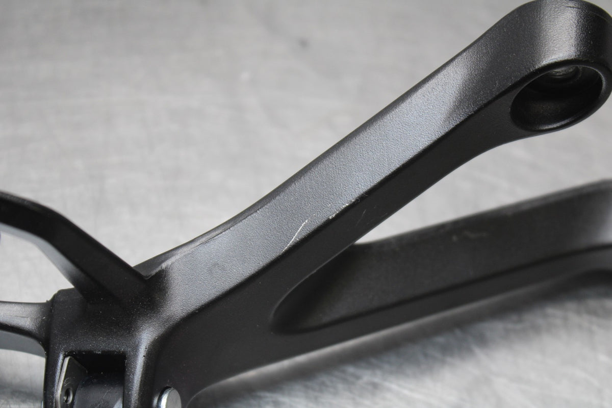 18 SUZUKI GSXR1000 REAR BACK PASSENGER PEG SET PAIR BB642