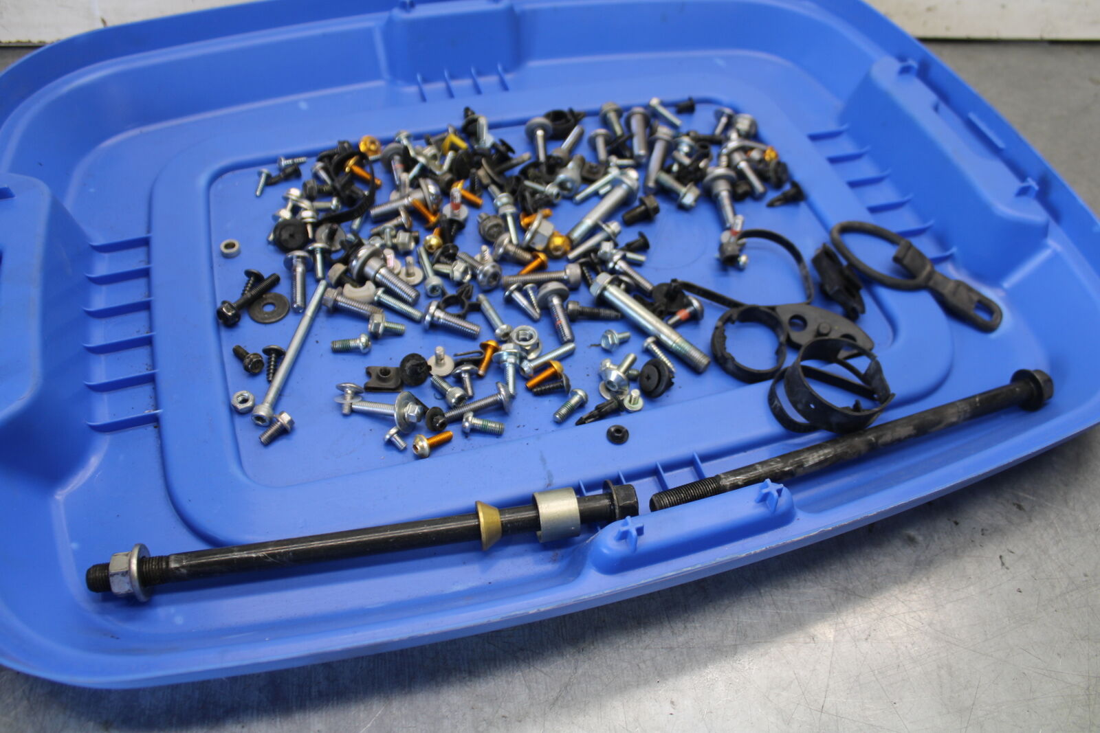 08-16 YAMAHA YZF R6 ENGINE MOUNTING BOLTS HARDWARE MOTOR SCREWS BB665