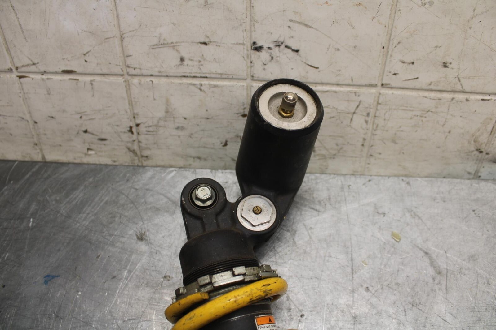 2004 Suzuki GSXR600 REAR BACK SHOCK ABSORBER SUSPENSION 62100-29G00-163 BB329