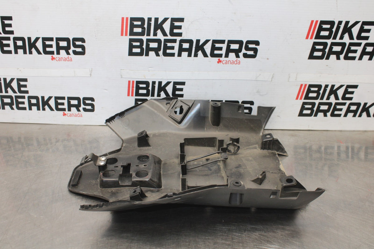 25 KAWASAKI Z900 REAR BACK TAIL UNDERTAIL FAIRING COWL FENDER BB928