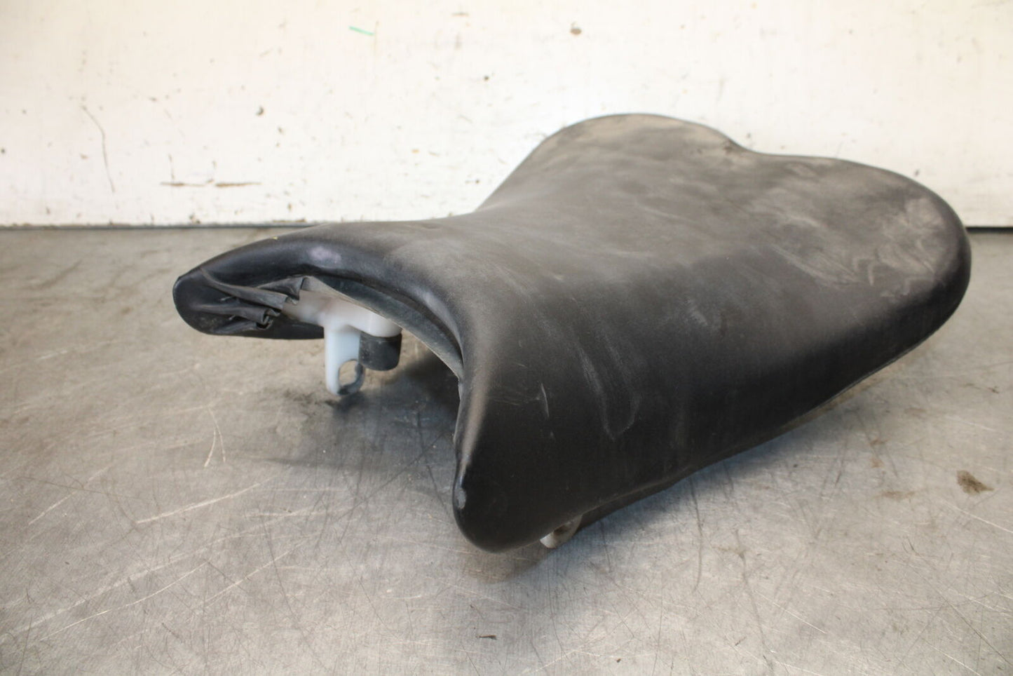 06-07 SUZUKI GSXR 600 FRONT DRIVERS SEAT PAD SADDLE PILLION  BB694