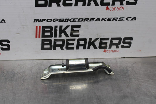 22 KAWASAKI NINJA 1000SX GAS TANK FUEL CELL PETROL RESERVOIR BRACKET MOUNT BB780