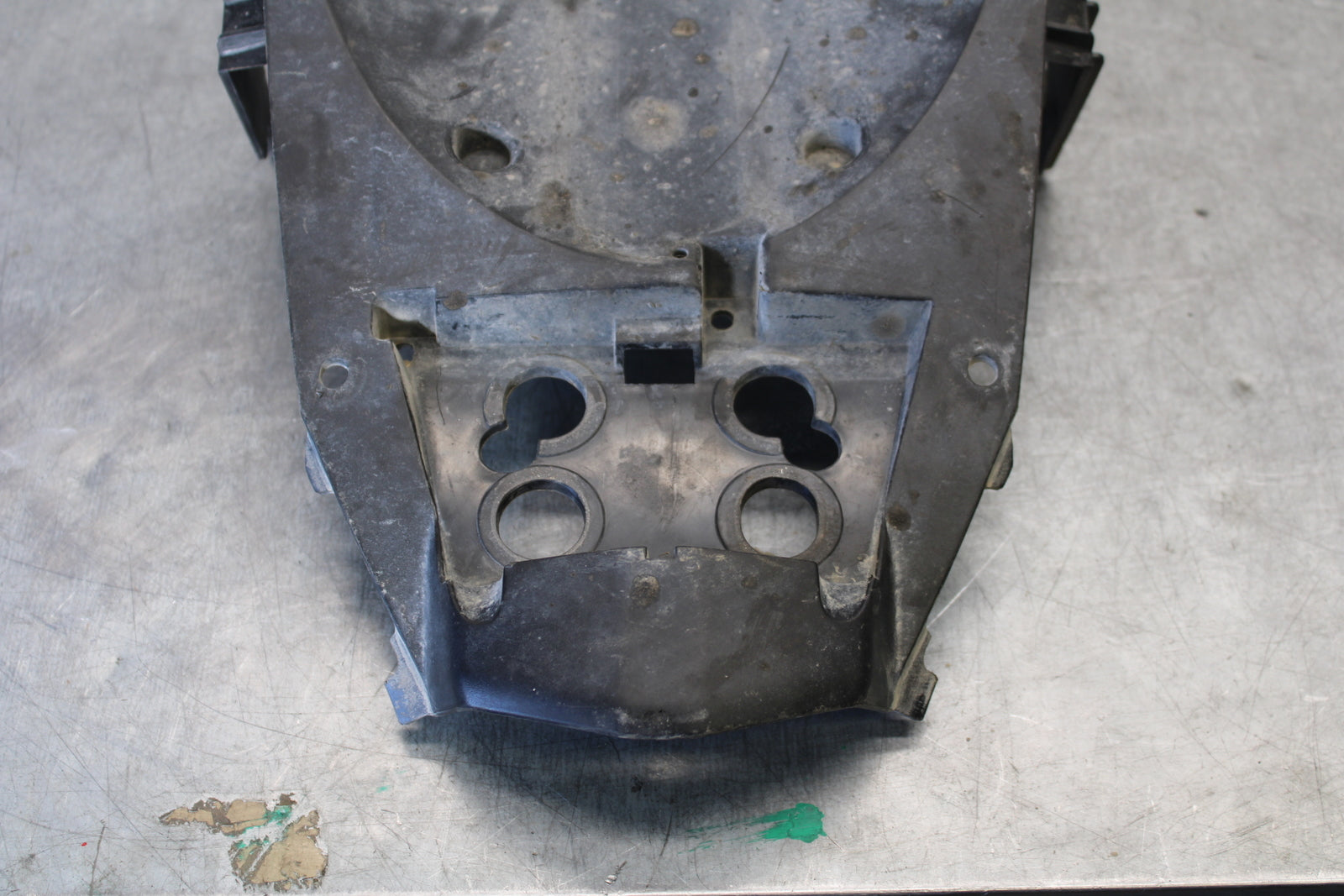 09-15 YAMAHA FZ6R REAR BACK TAIL UNDERTAIL BATTERY TRAY PLASTIC BB686