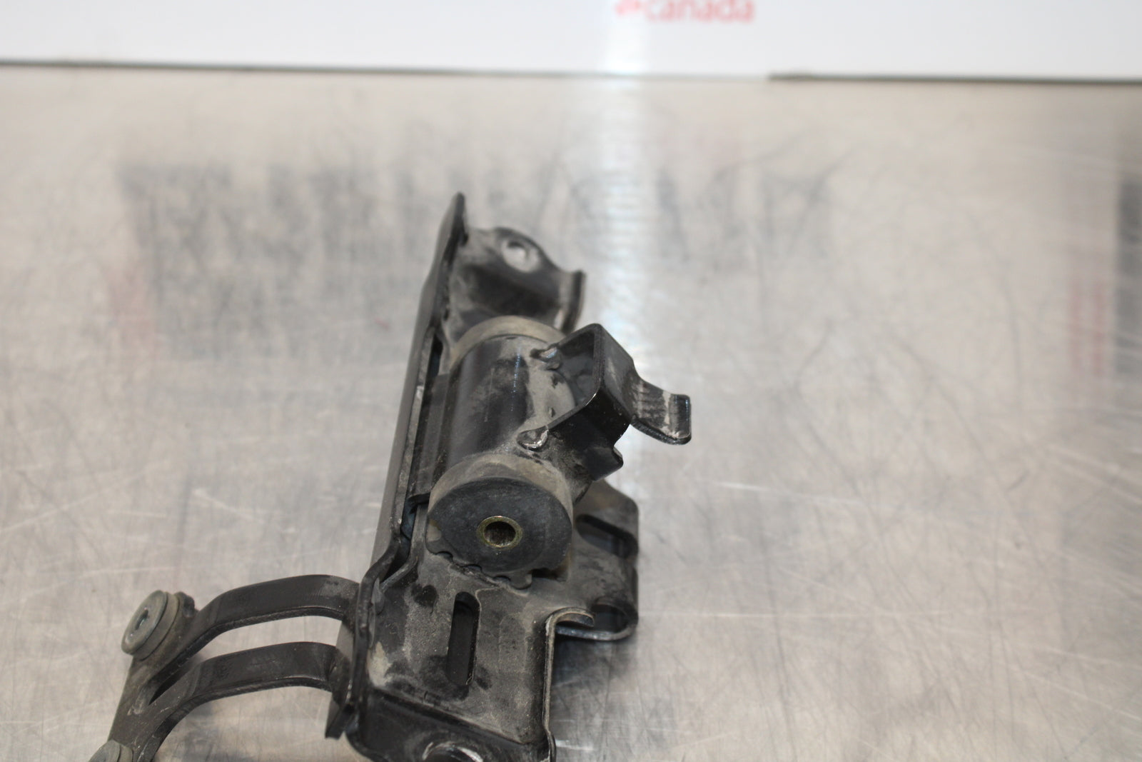 04-05 KAWASAKI NINJA ZX10R GAS TANK FUEL PETROL RESERVOIR BRACKET MOUNT BB163