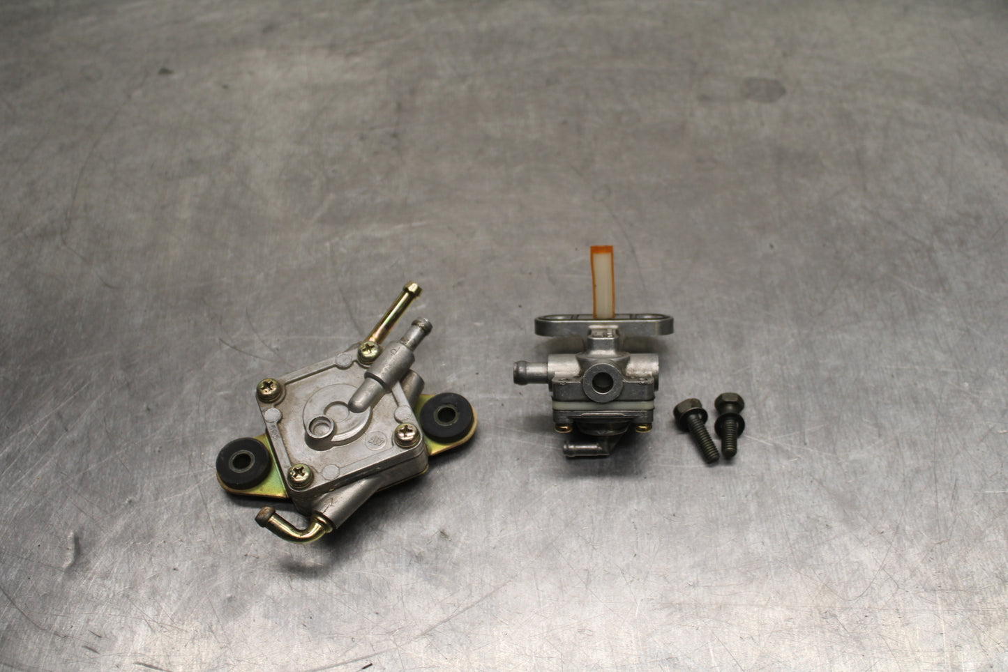 04 SUZUKI INTRUDER 800 GAS TANK FUEL PETCOCK / DIAPHRAGM BB758
