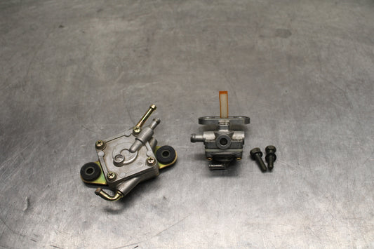 04 SUZUKI INTRUDER 800 GAS TANK FUEL PETCOCK / DIAPHRAGM BB758