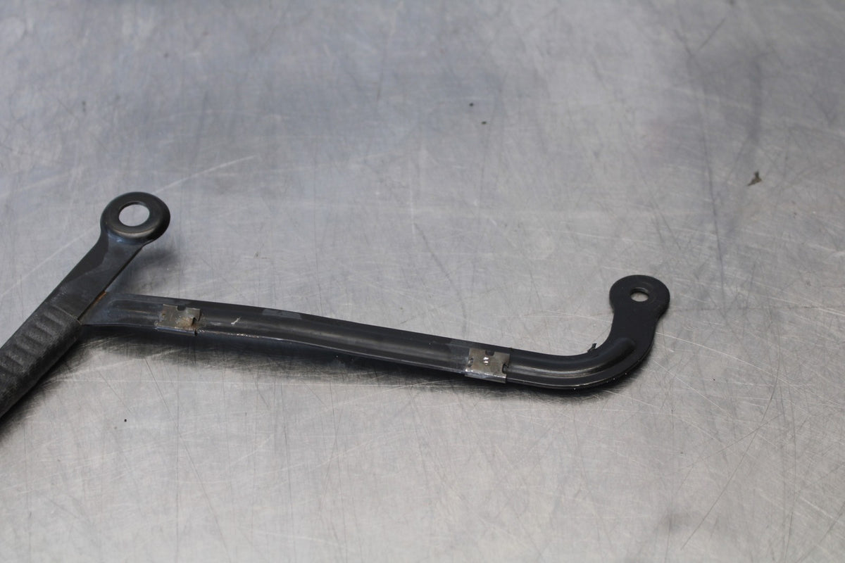 16 APRILIA TUONO V4 1100 LOWER BOTTOM BELLY FAIRING COWL BRACKET MOUNT BB905