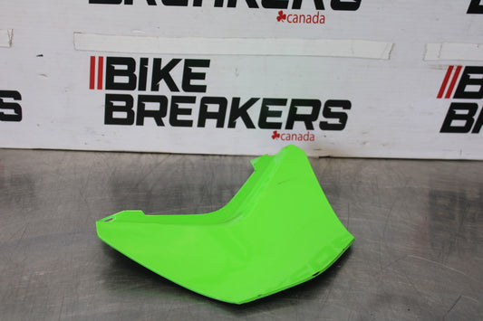 08 KAWASAKI NINJA ZX10R CENTER REAR BACK TAIL FAIRING COVER TRIM COWL BB902