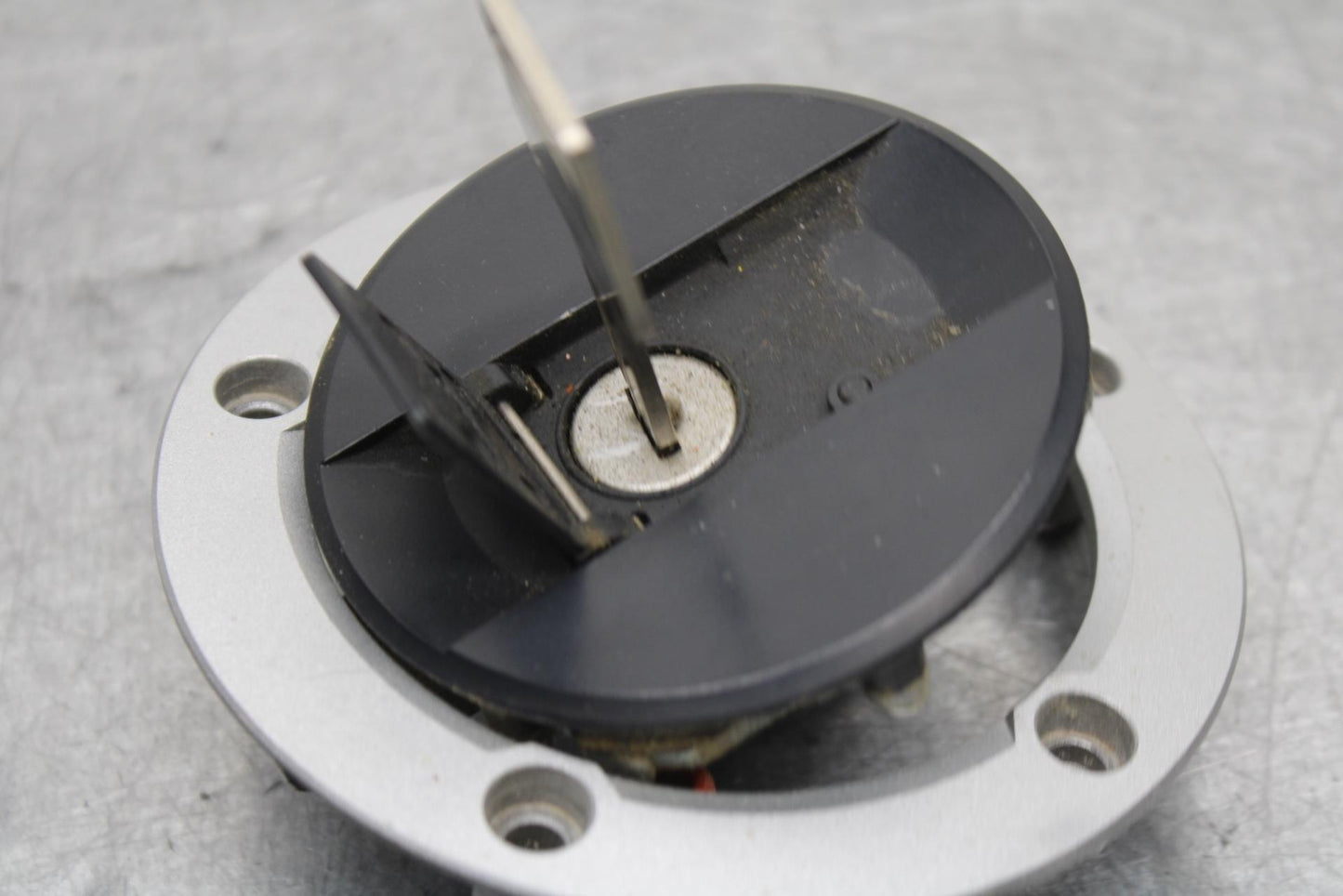 11-24 SUZUKI GSXR  600 750 FUEL TANK GAS CAP BB630