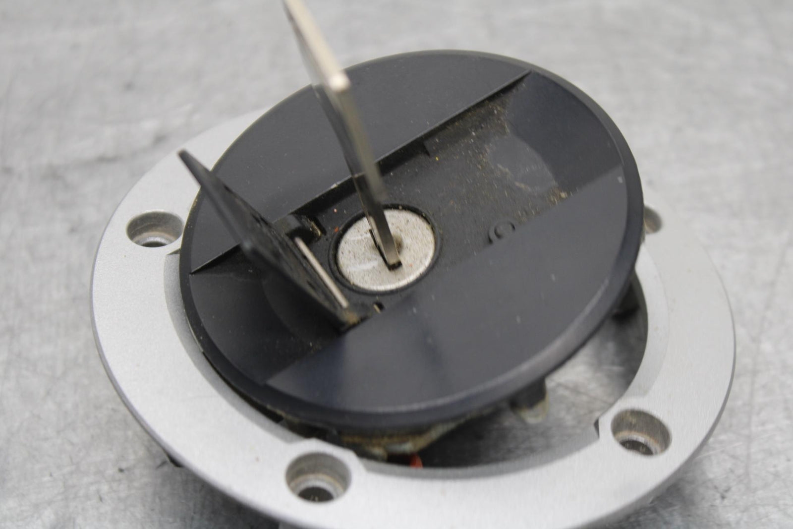 11-24 SUZUKI GSXR  600 750 FUEL TANK GAS CAP BB630