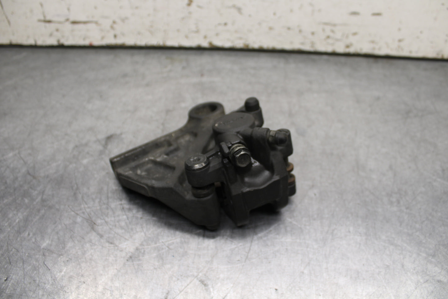 13-17 KAWASAKI NINJA ZX6R ZX636E REAR BACK BRAKE CALIPER W MOUNT BRACKET BB735