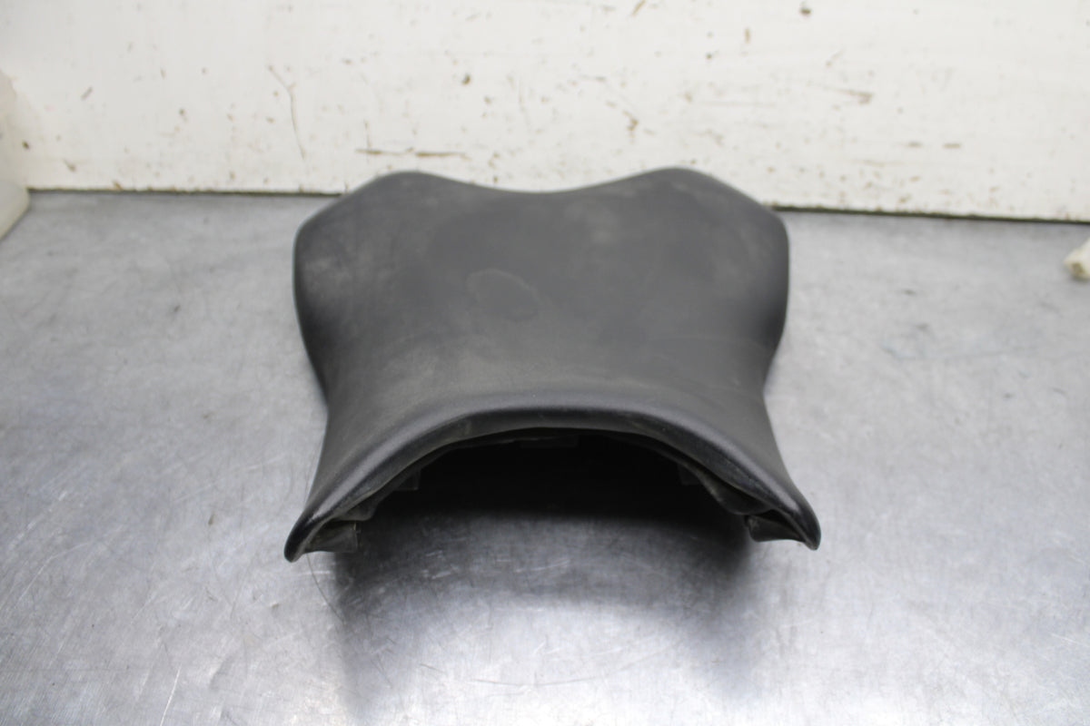 06-07 YAMAHA YZF R6 FRONT DRIVERS SEAT PAD SADDLE PILLION BB742