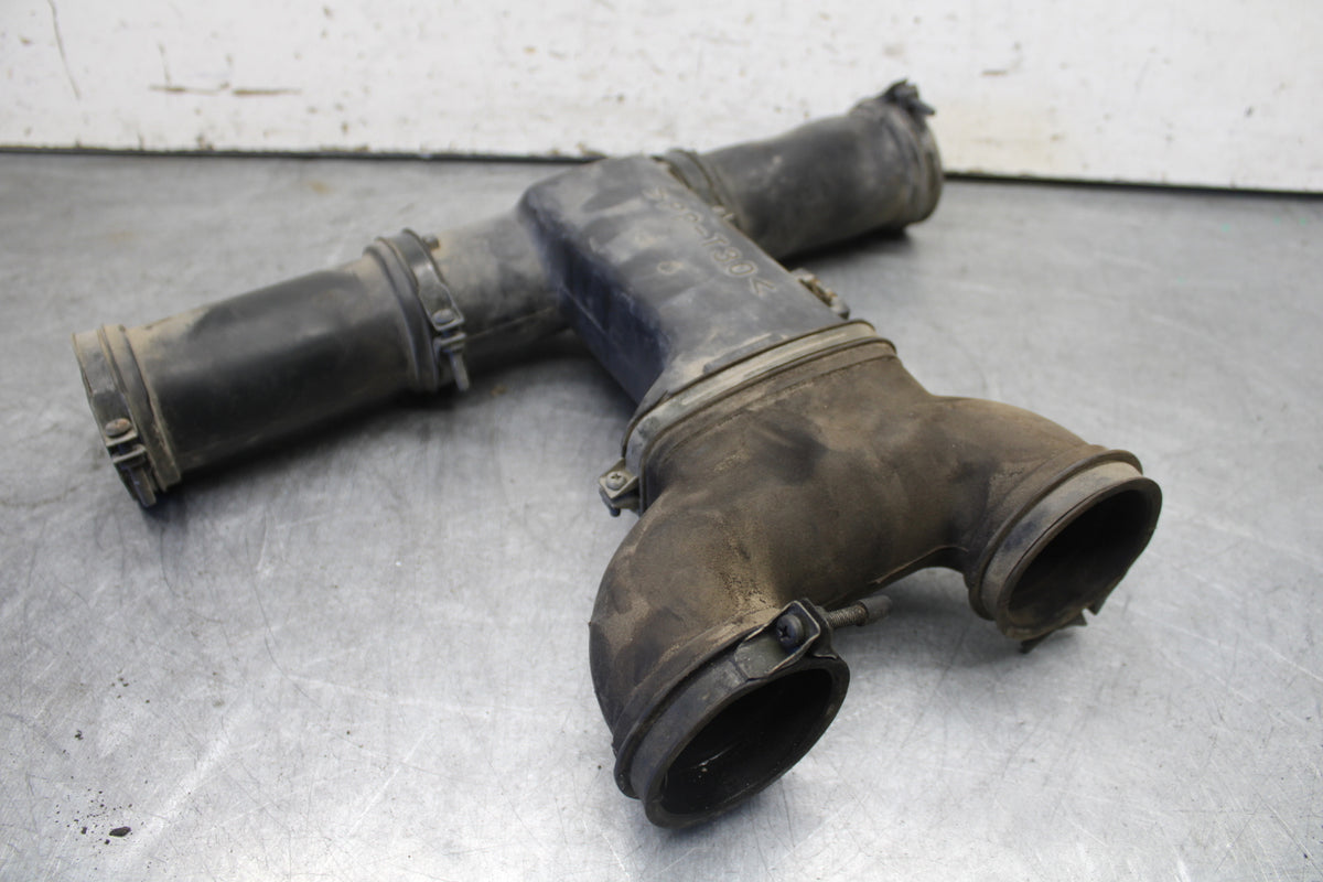 05-06 YAMAHA ROYAL STAR AIR INTAKE DUCT BB697