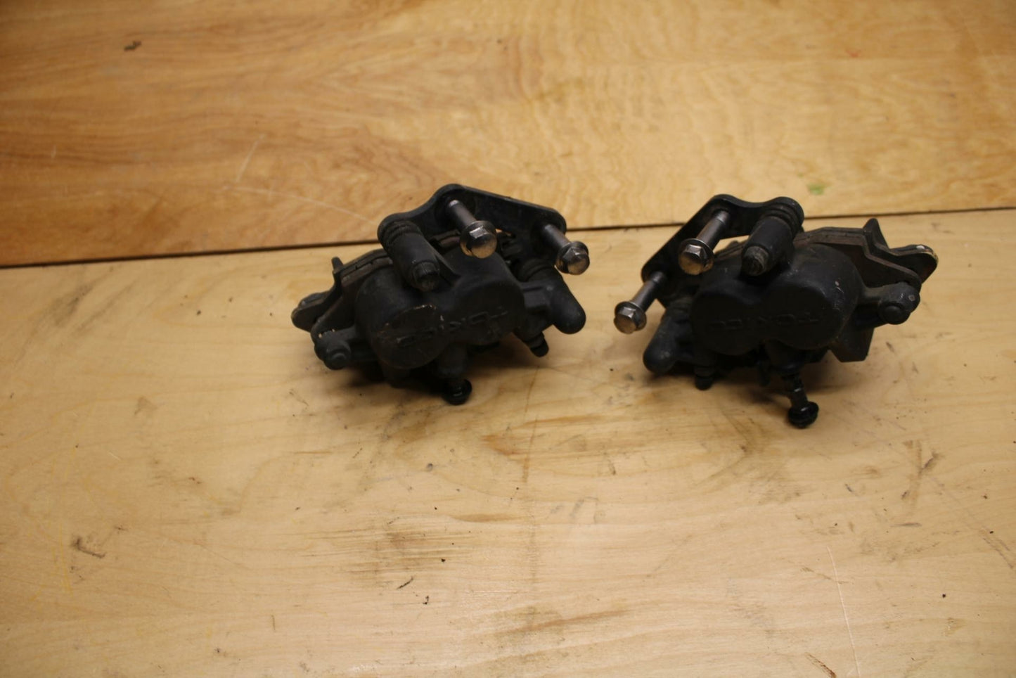 09-10 KAWASAKI ER-6N RIGHT LEFT FRONT BRAKE CALIPER SET PAIR CALIPERS BB325